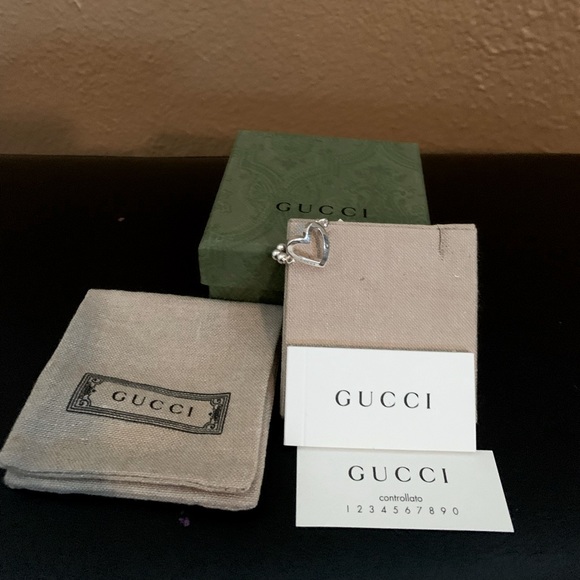 Gucci sterling silver size 6